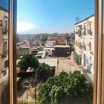 Tra I Giardini Della Scalinata Di San Gennaro