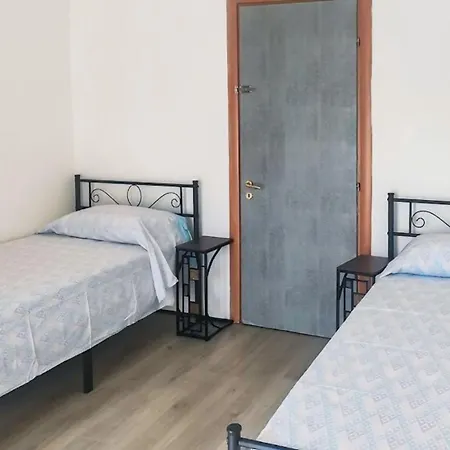 Tra I Giardini Della Scalinata Di San Gennaro